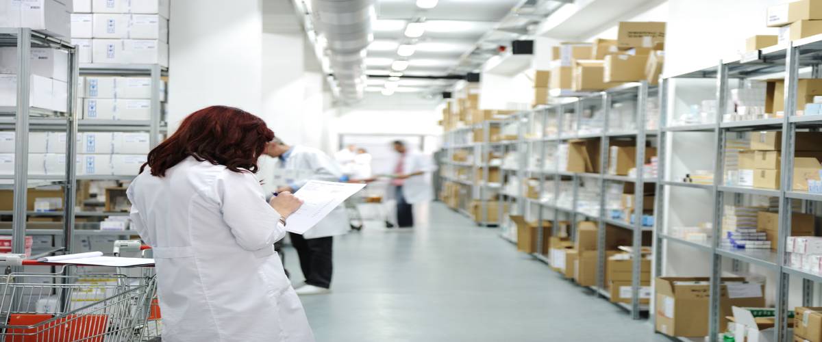 Distribuidor de produtos hospitalares descartáveis